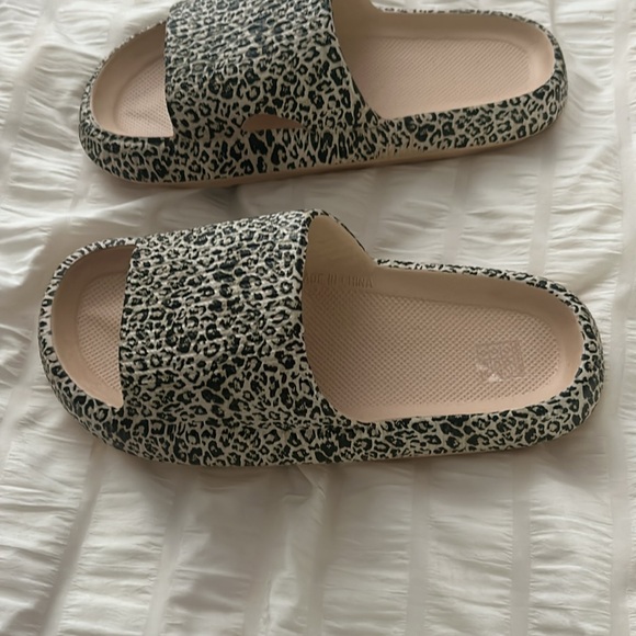 Sandals - Picture 2 of 4